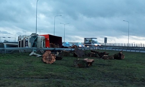 wypadek na esce koło poznania