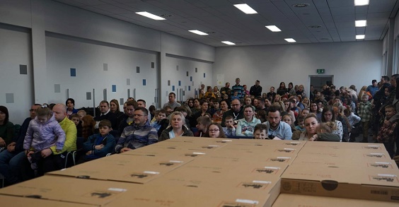 Ponad sto laptopów dla uczniów z Obornik